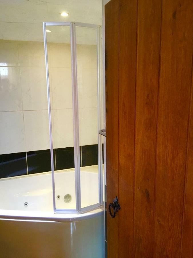 The Rabbit Hole Villa กลาสตันเบอรี ภายนอก รูปภาพ